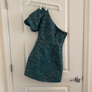 Green asymmetrical dress with gold details and puff sleeve